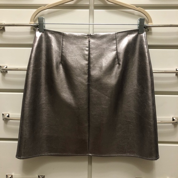 Sugar & Lips Metallic Mini Skirt. Size Medium. - Picture 4 of 5